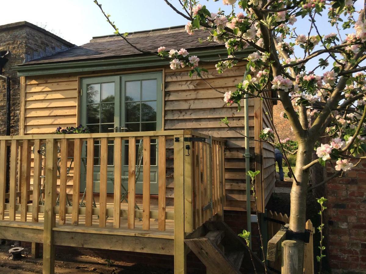 The Parcel Shed Hotel Gilling East Bagian luar foto